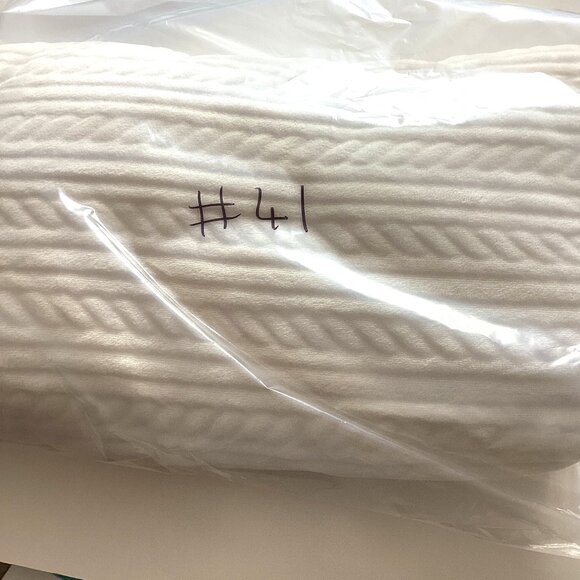 White Fleece Soft Fabric One Big Piece of Material 2 Meters Sewing Quilting - Picture 4 of 5